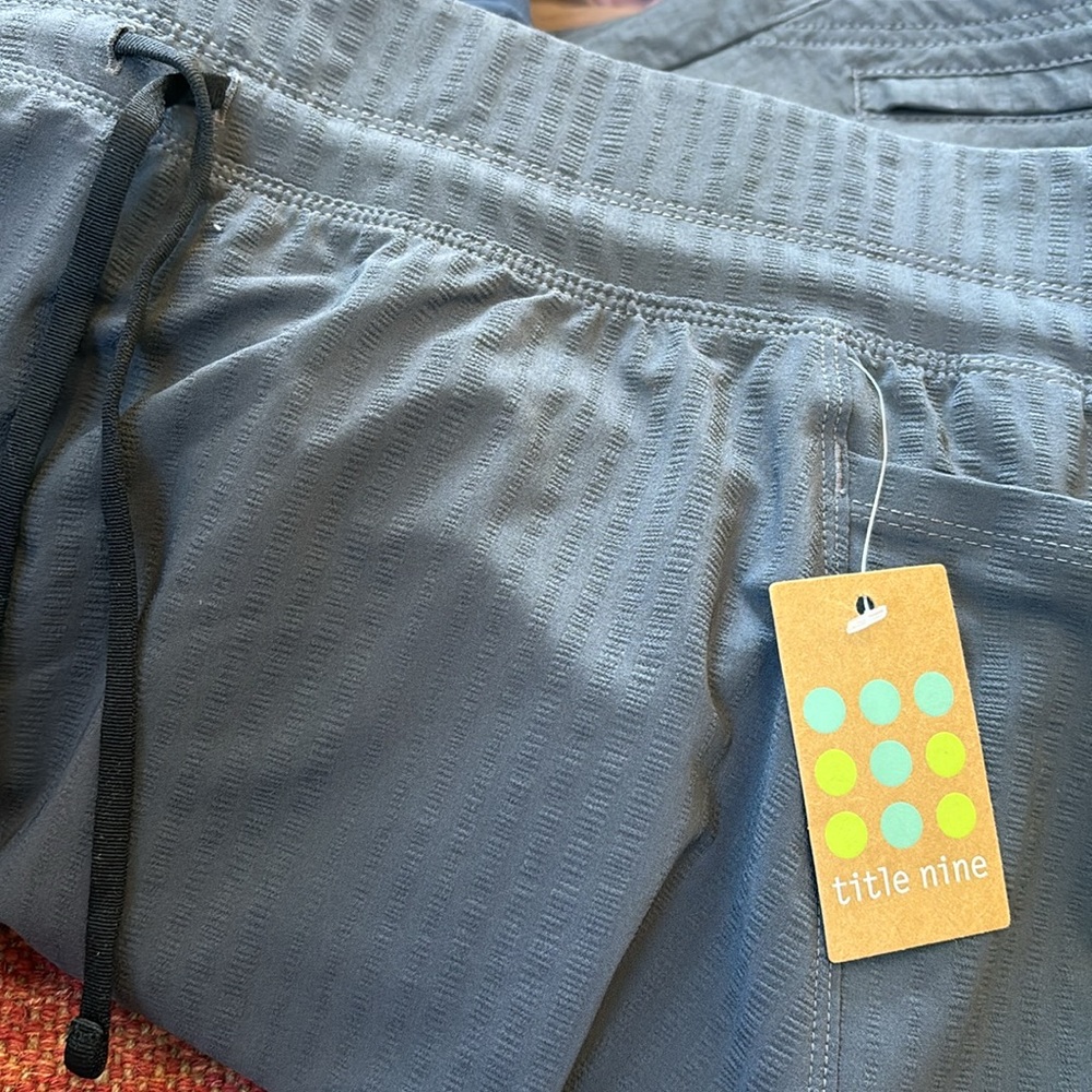 Title Nine Textured Nimbline Adjustable Skirt, L, gray, NWT - Picture 14 of 15